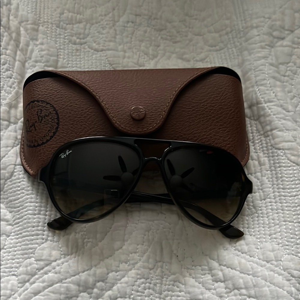 Ray-Ban Black Aviator Sunglasses